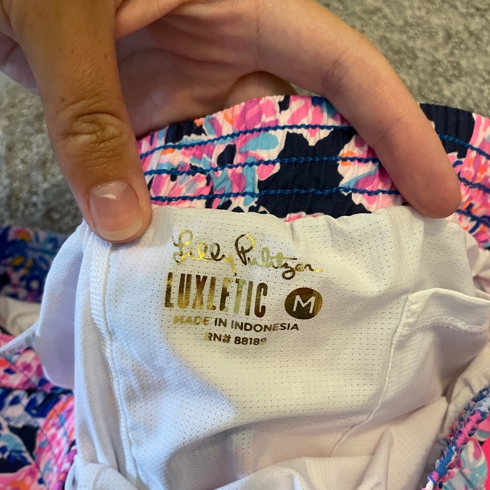 BNWT Lilly luxletic shorts. Size medium